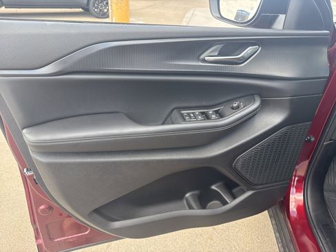 New 2025 Jeep Grand Cherokee Laredo X w/ Luxury Tech Group I image 12