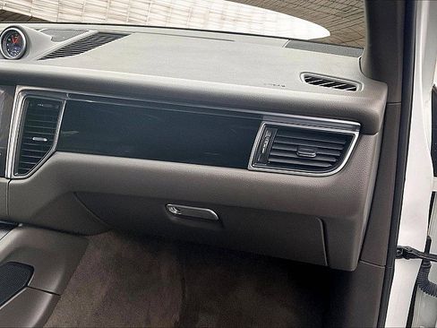 Used 2017 Porsche Macan S image 16