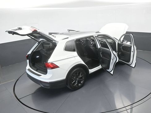 Used 2024 Volkswagen Tiguan SE FWD image 66