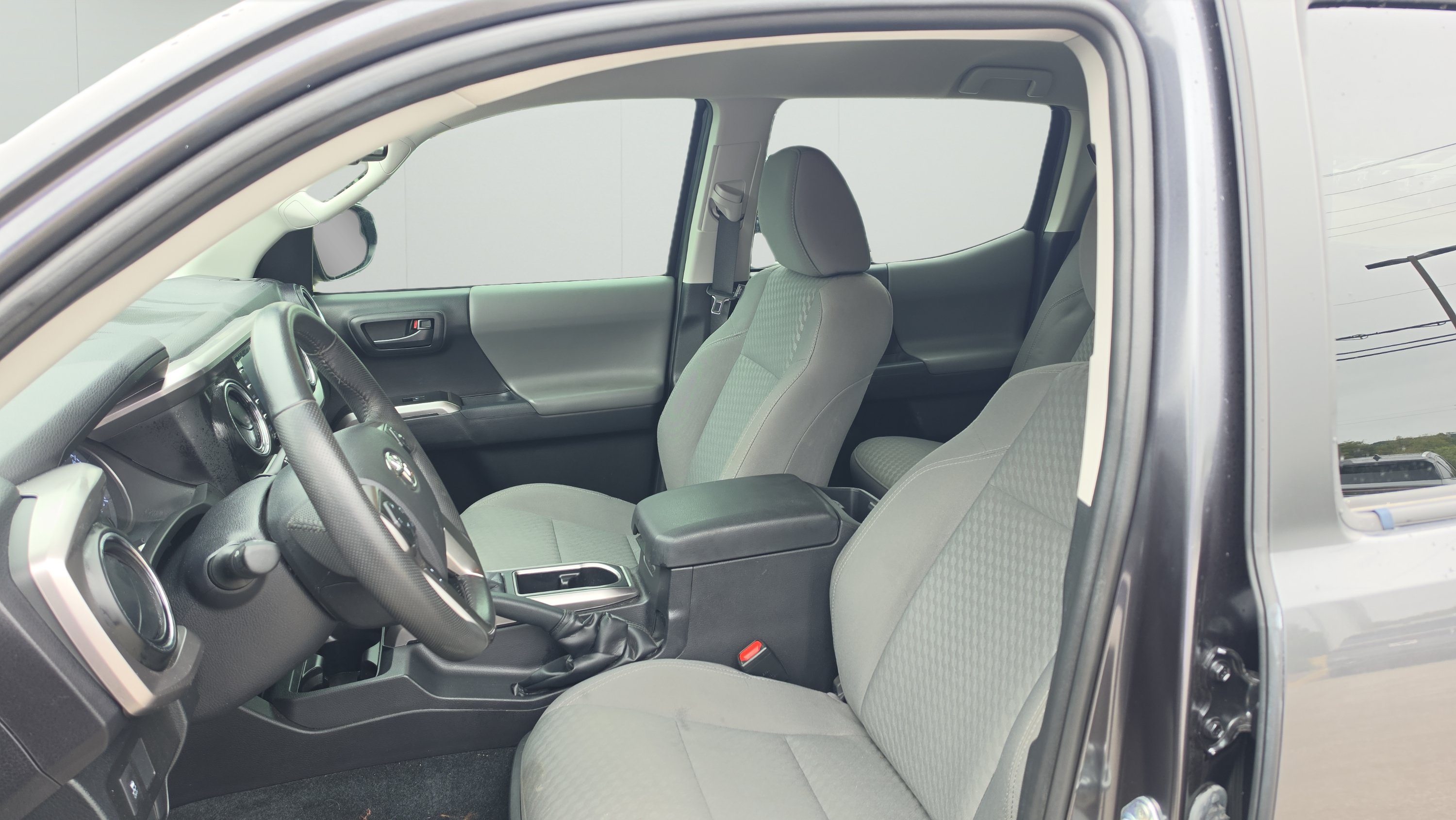 Used 2021 Toyota Tacoma SR5 RWD image 9