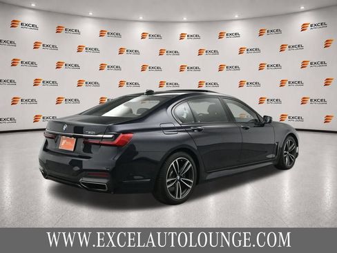 Used 2020 BMW 750i xDrive w/ M Sport Package AWD/4WD image 5