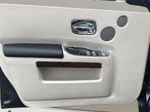Used 2013 Rolls-Royce Ghost image 35