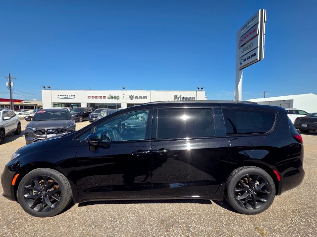 Used 2025 Chrysler Pacifica Limited FWD image 5