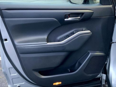 Used 2022 Toyota Highlander XLE image 21