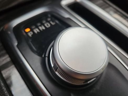 Used 2019 Chrysler 300 Touring w/ Chrome Appearance Package image 21