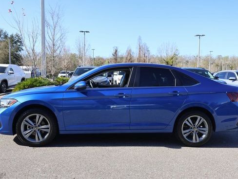 Certified 2023 Volkswagen Jetta SE image 4