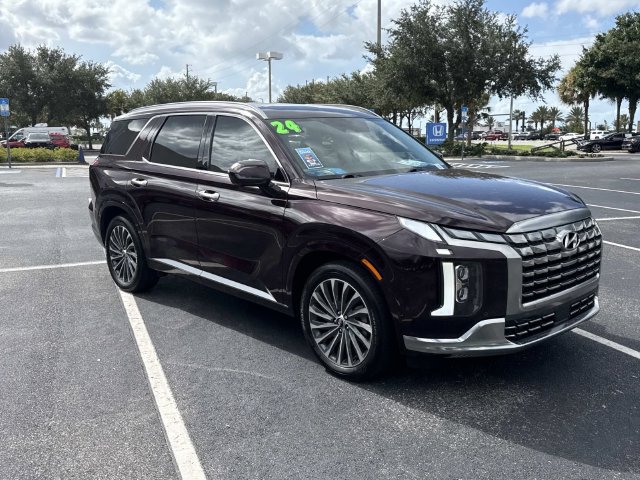 Used 2024 Hyundai Palisade Calligraphy FWD image 2