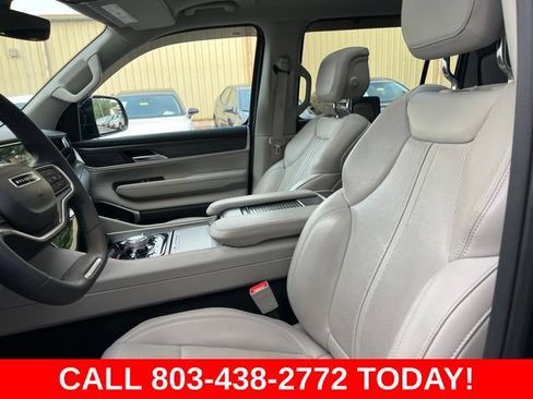 Used 2023 Jeep Wagoneer Series III w/ Premium Group I AWD/4WD image 8