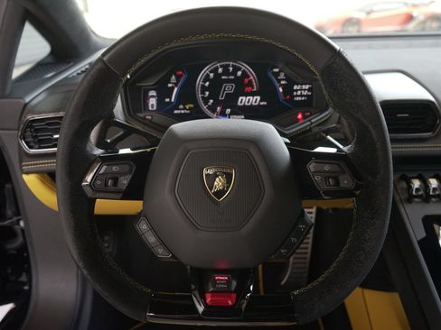 Used 2021 Lamborghini Huracan EVO RWD image 11