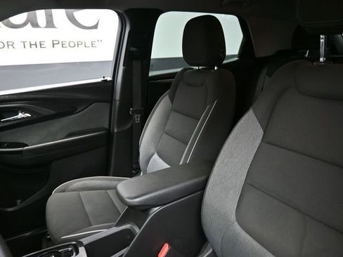 Used 2022 Chevrolet TrailBlazer LT w/ Driver Confidence Package image 11