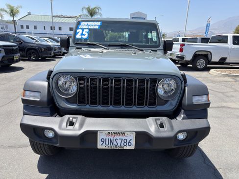 Used 2025 Jeep Wrangler Sport AWD/4WD image 3