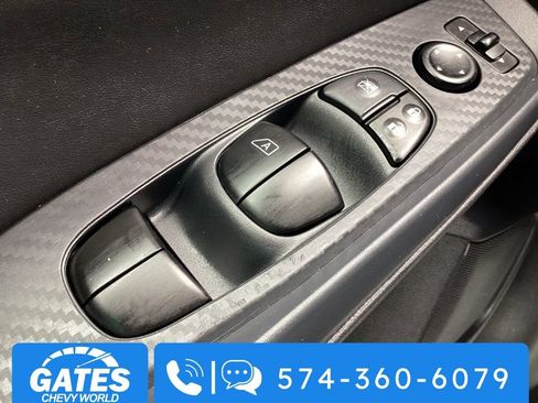 Used 2025 Nissan Sentra SV FWD image 17