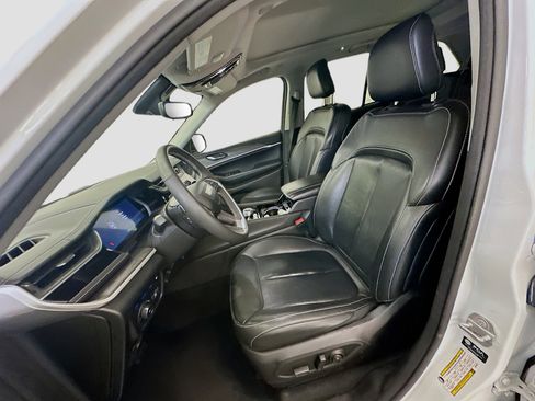 Used 2022 Jeep Grand Cherokee Limited 4xe image 13