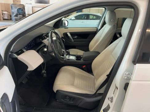 Used 2020 Land Rover Discovery Sport SE image 4