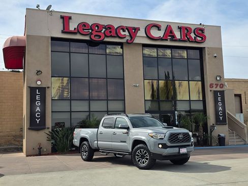 Used 2021 Toyota Tacoma TRD Sport w/ Technology Package image 2