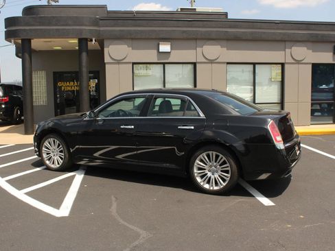 Used 2011 Chrysler 300 Limited RWD image 6
