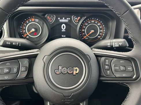 New 2025 Jeep Gladiator Sport image 15