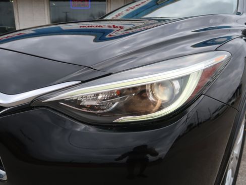 Used 2017 INFINITI QX30 image 35