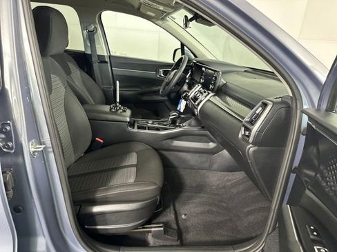Used 2023 Kia Sorento LX image 28