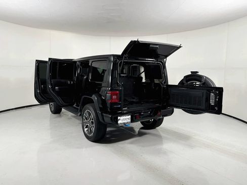 Used 2023 Jeep Wrangler Unlimited Sahara AWD/4WD image 23