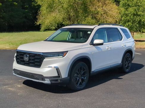 New 2025 Honda Pilot Touring image 4