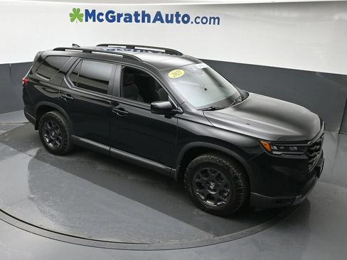 Used 2025 Honda Pilot TrailSport image 3