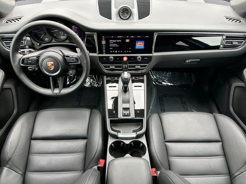 Certified 2026 Porsche Macan AWD/4WD image 6