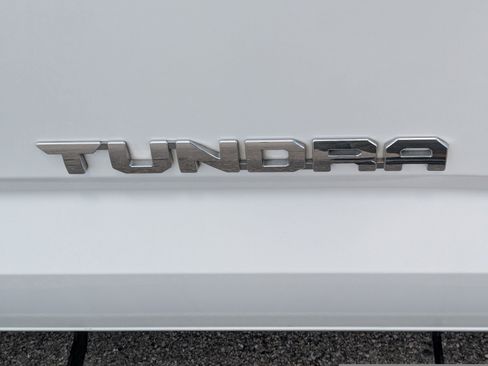 Used 2022 Toyota Tundra SR5 w/ SR5 Convenience Package image 12