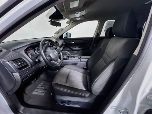 Used 2025 Nissan Rogue SV FWD image 14