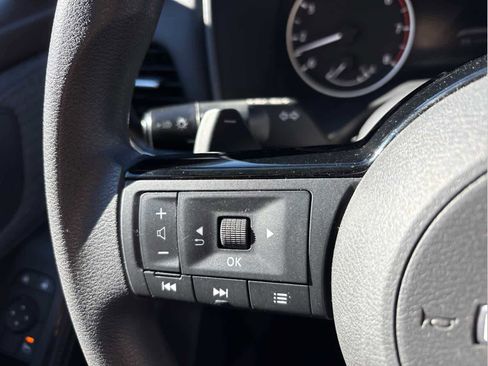 Used 2023 Nissan Rogue SV image 18