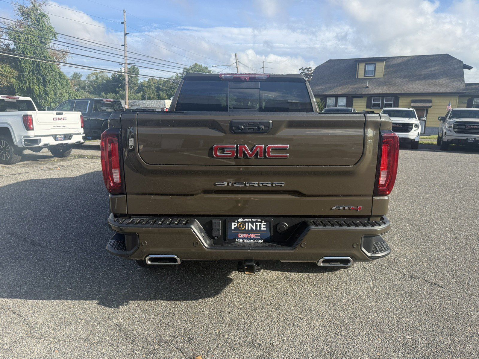 Used 2024 GMC Sierra 1500 AT4 w/ Technology Package AWD/4WD image 4