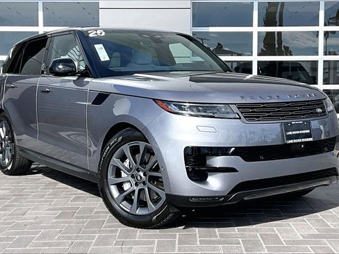 Used 2025 Land Rover Range Rover Sport image 3