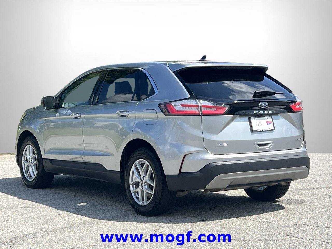 Used 2024 Ford Edge SEL AWD/4WD image 2