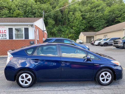 Used 2013 Toyota Prius Two FWD image 4