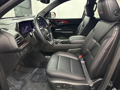Used 2025 Chevrolet Traverse Z71 w/ Enhanced Driving Package AWD/4WD image 18