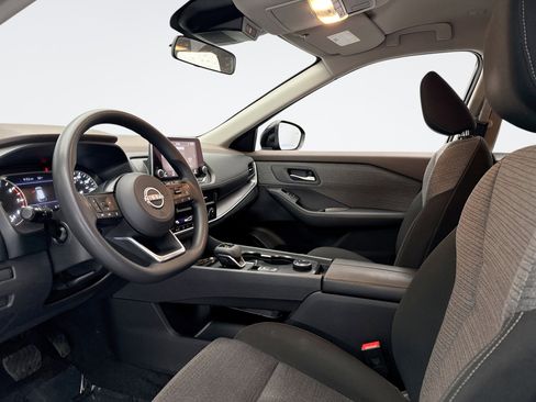 Used 2023 Nissan Rogue SV image 10