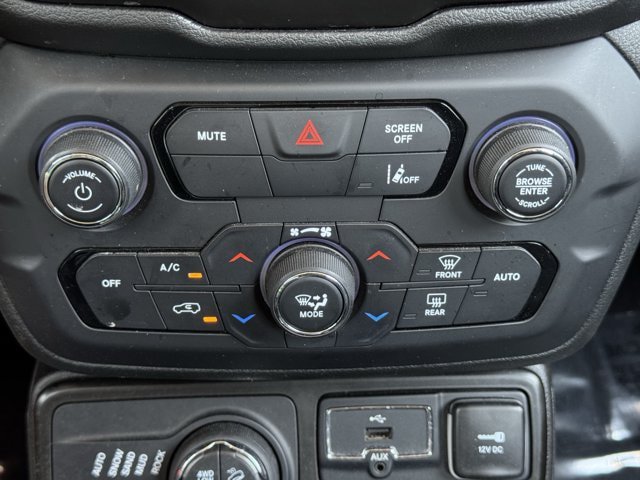 Used 2023 Jeep Renegade Trailhawk AWD/4WD image 19