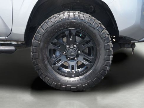 Used 2022 Toyota Tacoma SR AWD/4WD image 4