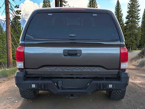 Used 2017 Toyota Tacoma TRD Sport w/ Tow Package (A/T) AWD/4WD image 5