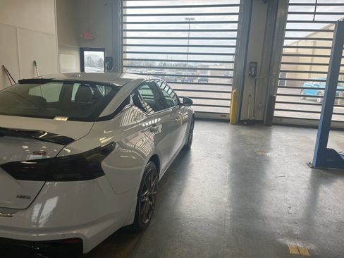 Used 2023 Nissan Altima 2.5 SR w/ SR Premium Package image 9