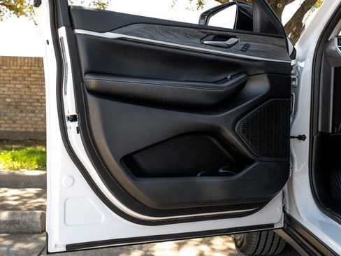 Used 2023 Jeep Grand Cherokee Limited image 53