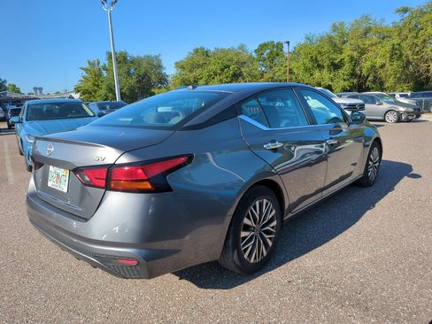 Used 2024 Nissan Altima 2.5 SV FWD image 5