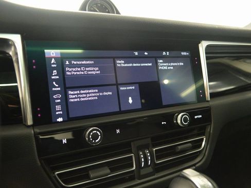 Certified 2025 Porsche Macan AWD/4WD image 26