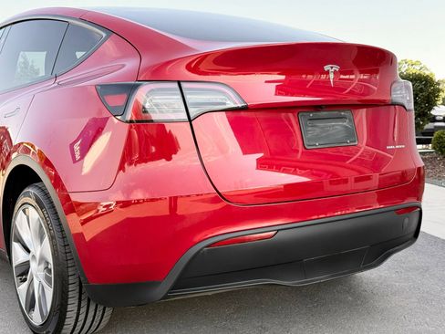 Used 2023 Tesla Model Y Long Range AWD/4WD image 9