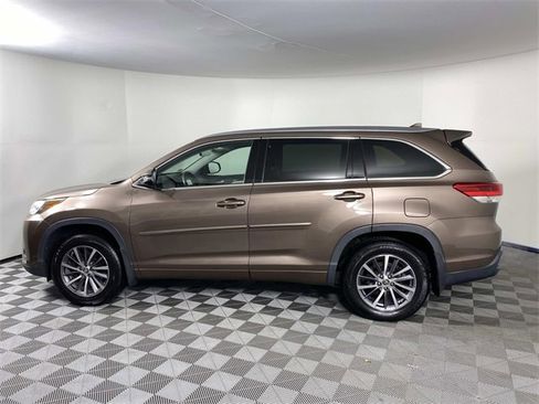 Used 2018 Toyota Highlander XLE w/ Protection Package #3 image 5