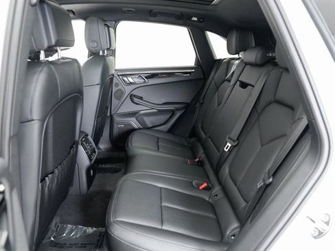 Certified 2025 Porsche Macan image 24