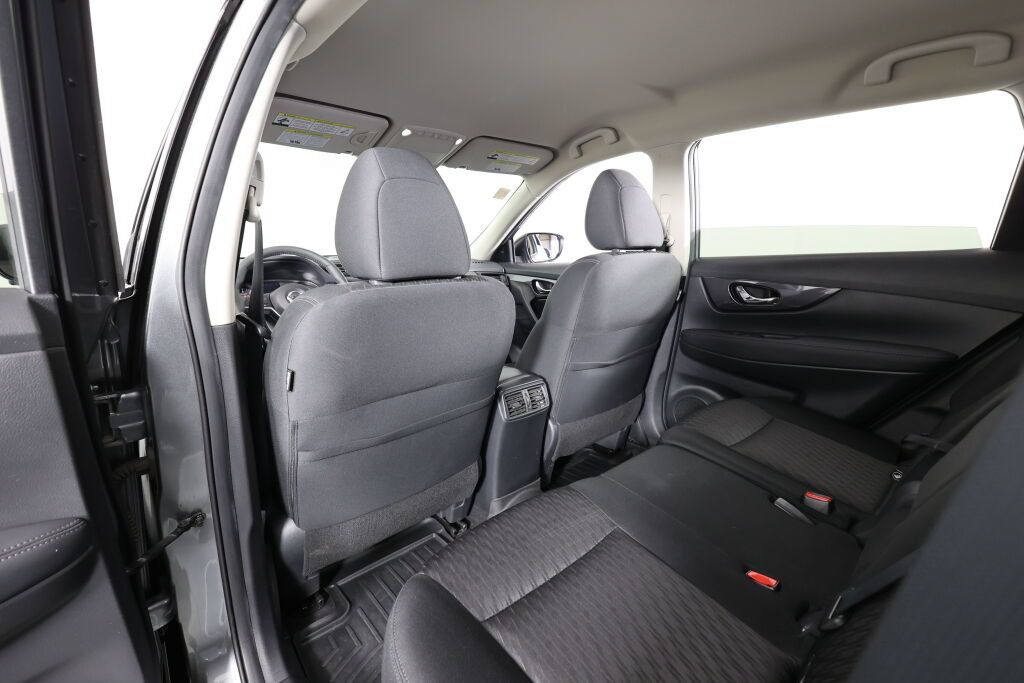 Used 2018 Nissan Rogue SV w/ Premium Package AWD/4WD image 14