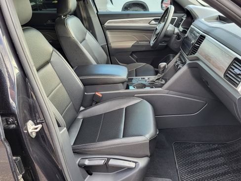 Used 2023 Volkswagen Atlas Cross Sport SE FWD image 10