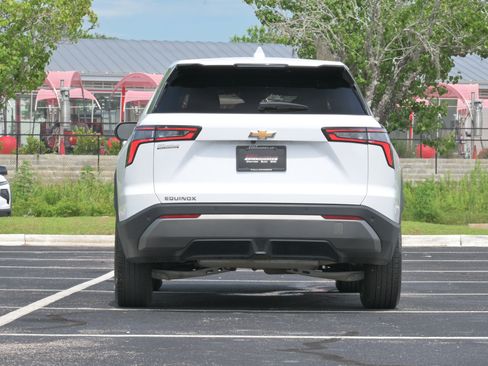 Used 2026 Chevrolet Equinox LT FWD image 32
