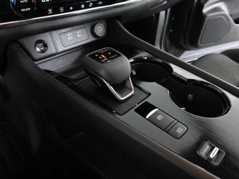 Used 2025 Nissan Rogue SV FWD image 29